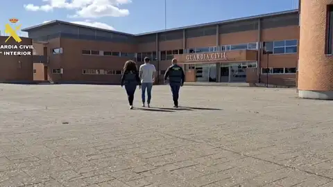 La Guardia Civil investiga a cinco futbolistas por un delito de odio y lesiones tras un partido entre el Trujillo y el Moralo La Guardia Civil investiga a cinco futbolistas por un delito de odio y lesiones tras un partido entre el Trujillo y el Moralo