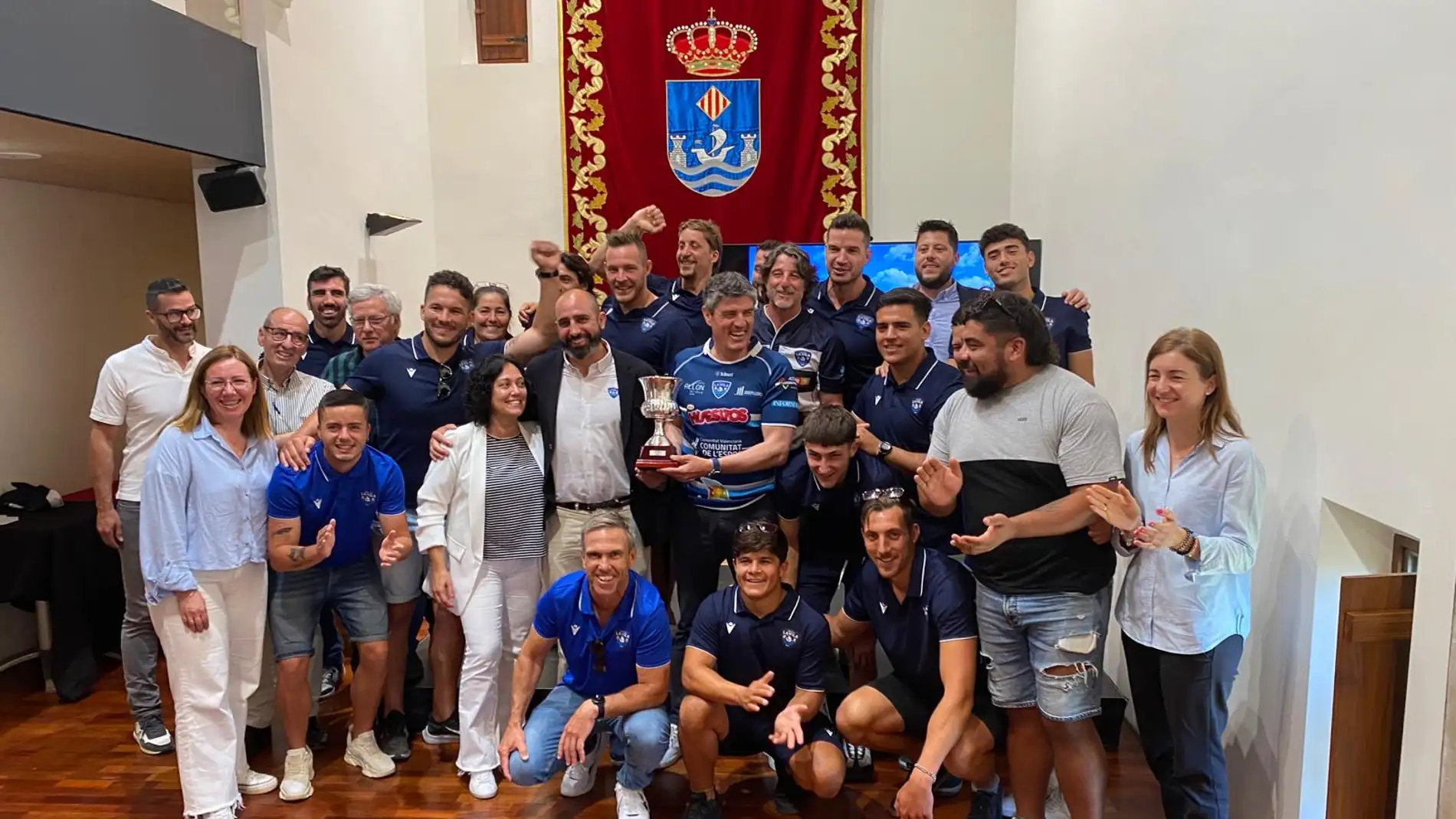 El Ayuntamiento de la Vila rinde homenaje a su equipo de Rugby por su ascenso a División de Honor