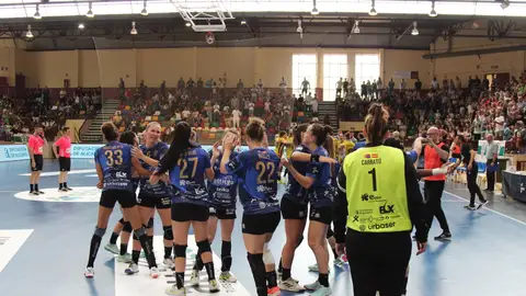 El Atticgo CBM Elche celebra el triunfo ante el Michalovce. El Atticgo CBM Elche celebra el triunfo ante el Michalovce.