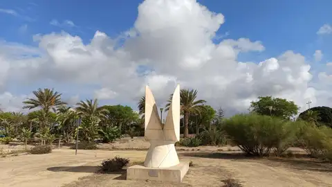 Escultura del campus de la Universidad Miguel Hernández en Elche. Escultura del campus de la Universidad Miguel Hernández en Elche.