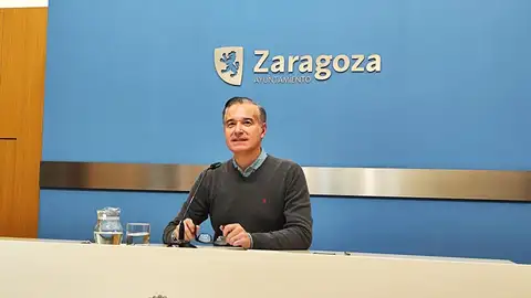 El consejero de Urbanismo de Zaragoza, Víctor Serrano, en rueda de prensa El consejero de Urbanismo de Zaragoza, Víctor Serrano, en rueda de prensa
