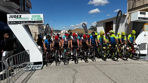 Lucia González y Miguel Ángel Gómez ganan la Challenge vuelta ciclista a Extremadura cadete 2024 Lucia González y Miguel Ángel Gómez ganan la Challenge vuelta ciclista a Extremadura cadete 2024