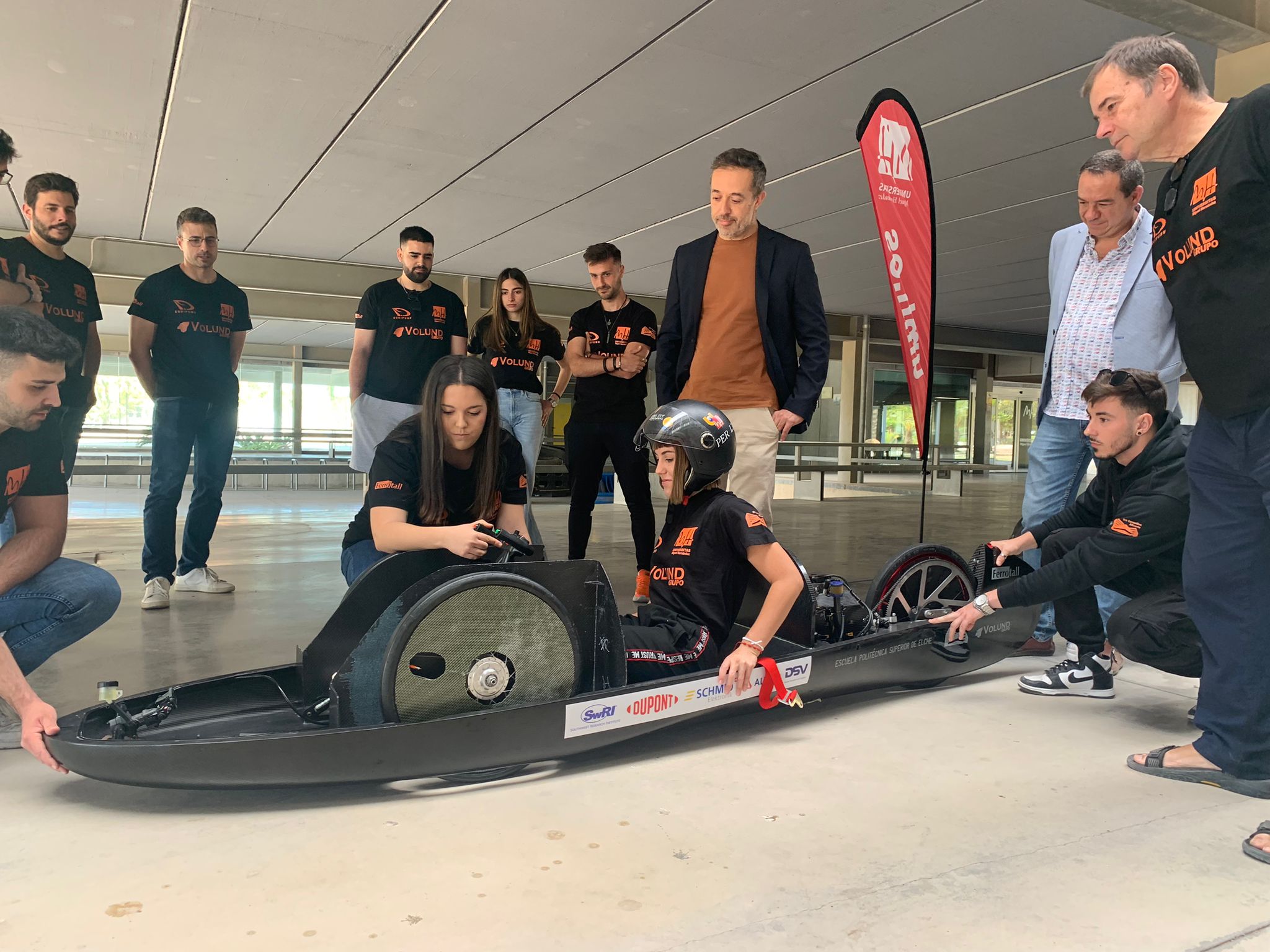 Estudiantes de la UMH de Elche compiten por recorrer con un vehículo la mayor distancia posible con sólo litro de combustible Estudiantes de la UMH de Elche compiten por recorrer con un vehículo la mayor distancia posible con sólo litro de combustible