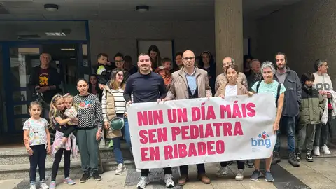 Protestas del BNG en el Centro de Salud de Ribadeo onda cero