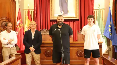 Pablo Cuevas, junto al alcalde de Badajoz, Ignacio Gragera Pablo Cuevas, junto al alcalde de Badajoz, Ignacio Gragera