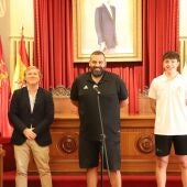 Pablo Cuevas, junto al alcalde de Badajoz, Ignacio Gragera