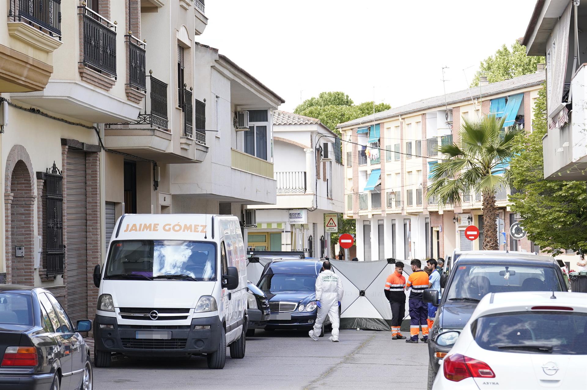 Un hombre mata a sus dos nietos y se suicida tras atrincherarse en una casa de Huétor Tájar Un hombre mata a sus dos nietos y se suicida tras atrincherarse en una casa de Huétor Tájar