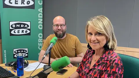 Rosa Estaràs, eurodiputada del PP Balear y candidata a las elecciones europeas, junto al periodista de Onda Cero Martí Rodríguez Rosa Estaràs, eurodiputada del PP Balear y candidata a las elecciones europeas, junto al periodista de Onda Cero Martí Rodríguez