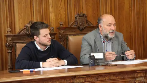 El equipo de gobierno niega haber ocultado el informe de la secretaria al respecto de la urbanización de los entornos de la Dársena del Canal .