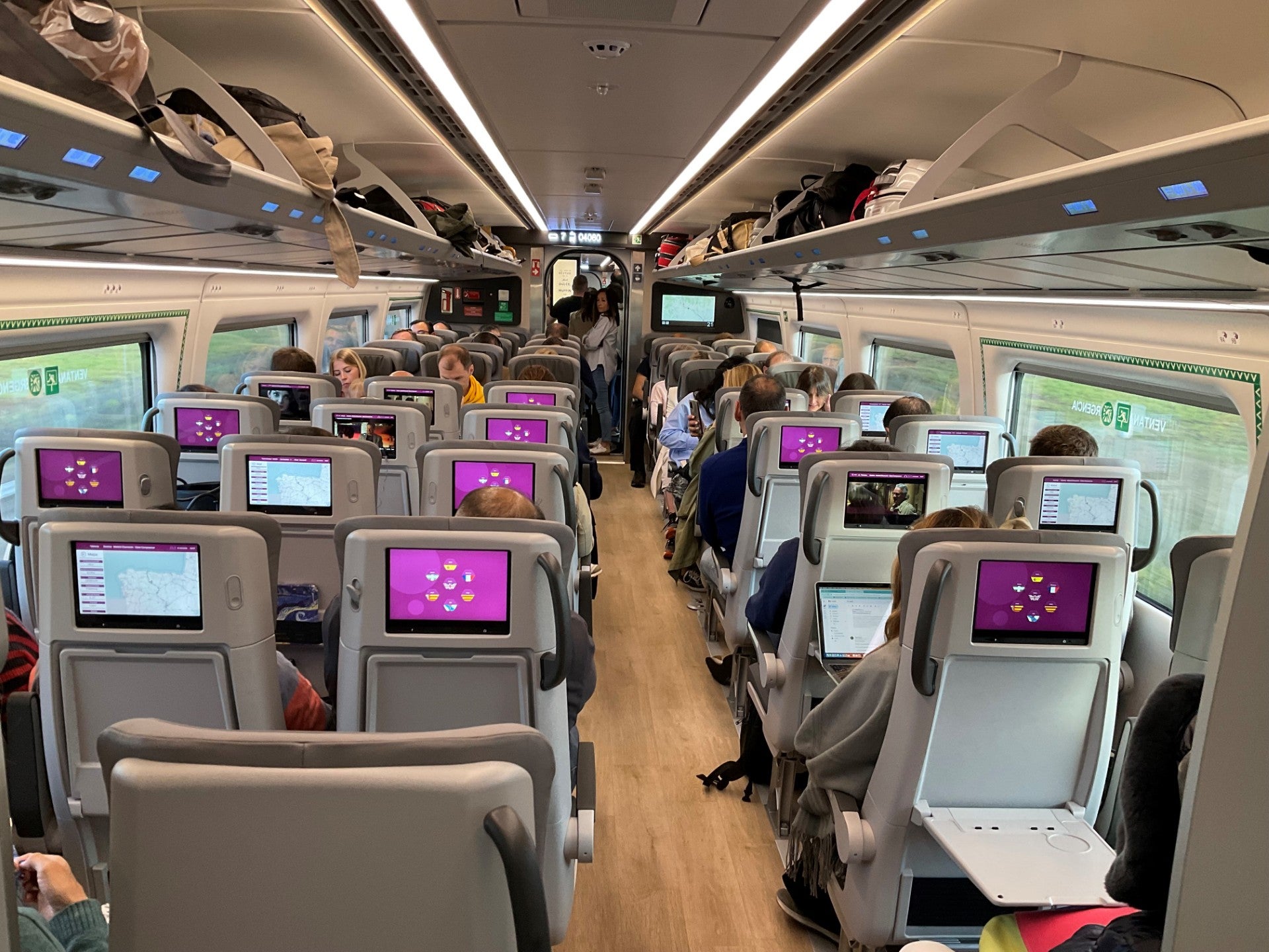 Los trenes Asturias-Madrid sufren 12 minutos de retraso desde hoy Los trenes Asturias-Madrid sufren 12 minutos de retraso desde hoy
