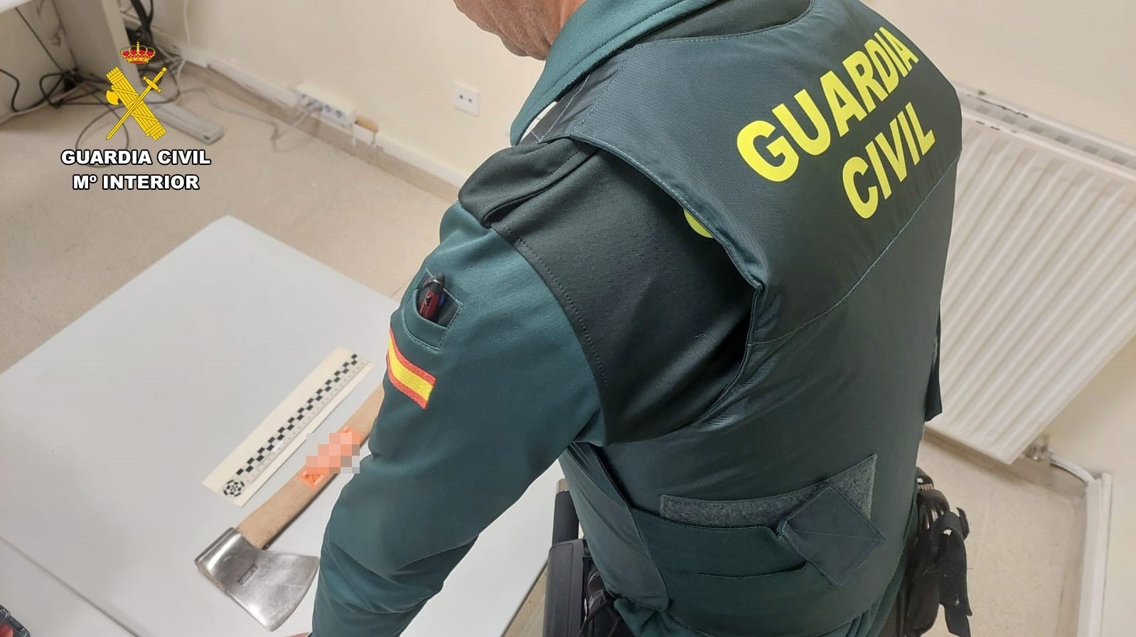 Detenido en Barruelo por amenazar a varios vecinos con un hacha y agredir a dos guardias civiles Detenido en Barruelo por amenazar a varios vecinos con un hacha y agredir a dos guardias civiles