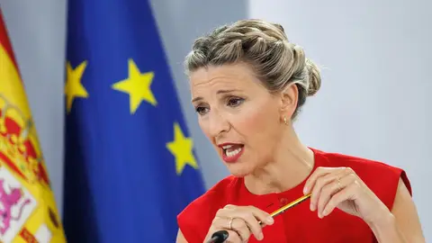 La vicepresidenta segunda y ministra de Trabajo y Economía Social, Yolanda Díaz, durante una rueda de prensa posterior a la reunión del Consejo de Ministros, a 21 de mayo de 2024, en Madrid (España). La vicepresidenta segunda y ministra de Trabajo y Economía Social, Yolanda Díaz, durante una rueda de prensa posterior a la reunión del Consejo de Ministros, a 21 de mayo de 2024, en Madrid (España).