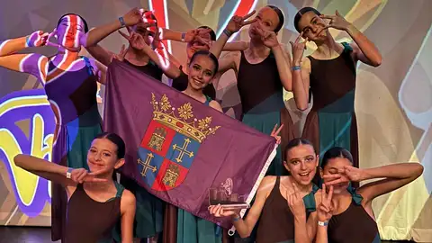 La Escuela de Danza Smile clasifica cuatro grupos para la Final Europea de Danza Clásica y Contemporánea 2024 .