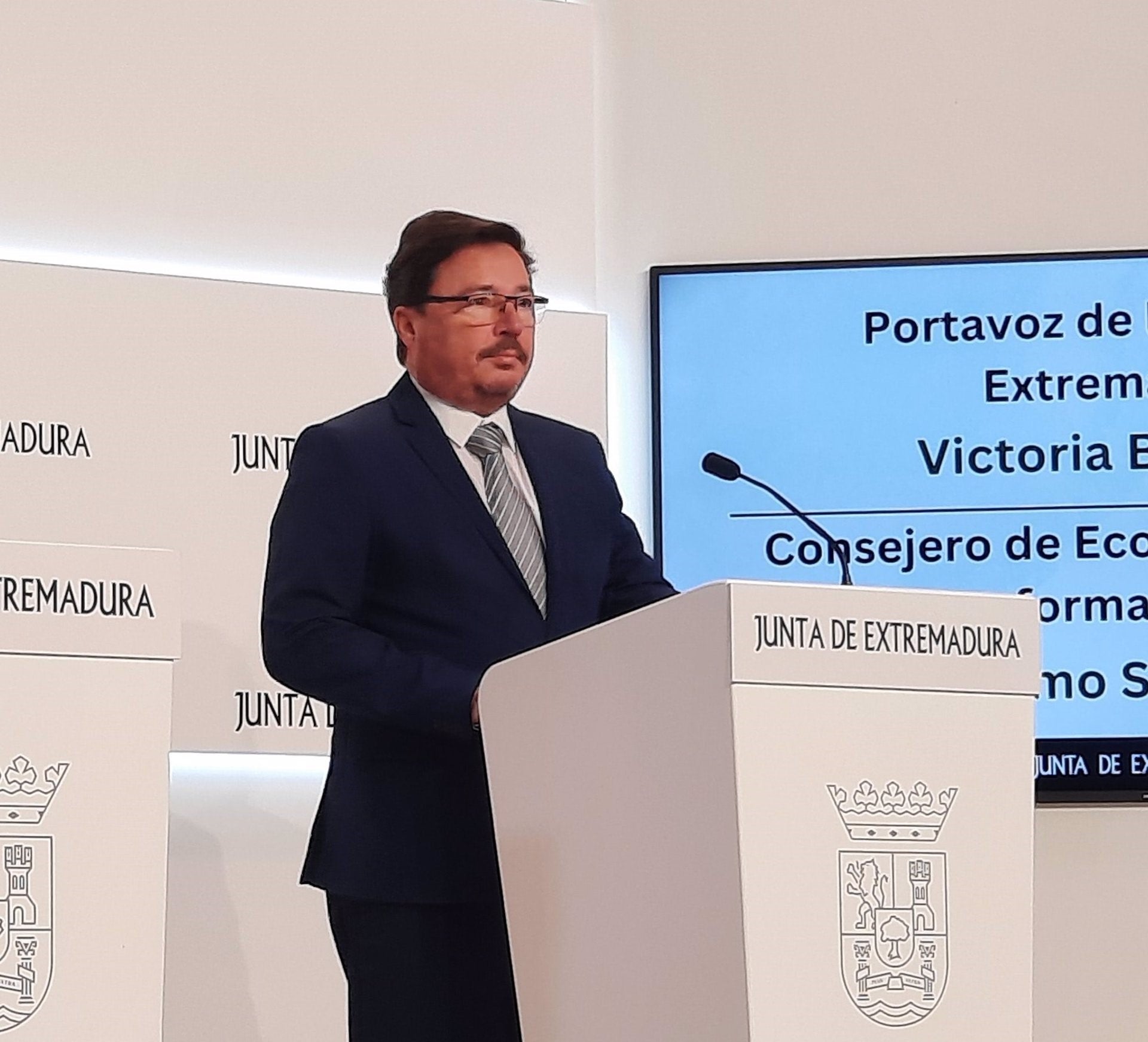 Más de 1.500 parados extremeños participarán un programa que combina formación y contratos de seis meses en empresas Más de 1.500 parados extremeños participarán un programa que combina formación y contratos de seis meses en empresas