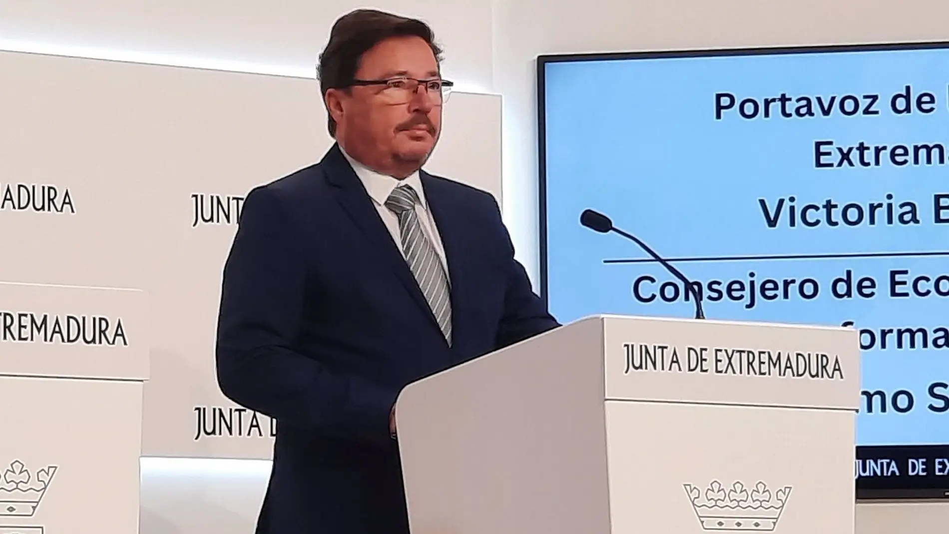 El consejero de Economía, Empleo y Transformación Digital, Guillermo Santamaría, en rueda de prensa tras el Consejo de Gobierno de la Junta