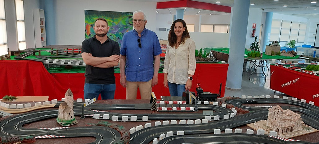 Altea reunirá a 65 competidores de 'Scalextric' en una competición valedera para el campeonato de España Altea reunirá a 65 competidores de 'Scalextric' en una competición valedera para el campeonato de España