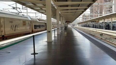 Andenes de la estaci&oacute;n de ADIF de Alicante