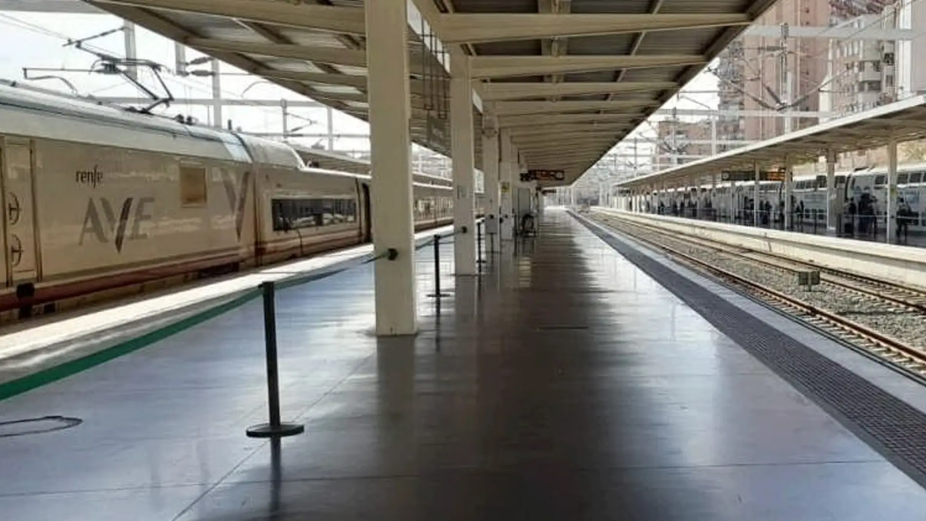 Andenes de la estación de ADIF de Alicante
