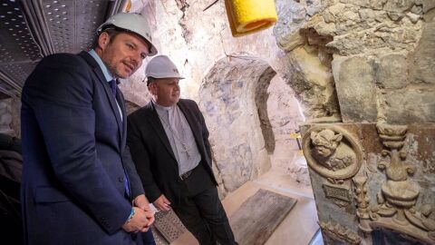 Descubren una ventana románica en la Catedral de Santiago durante unas obras de restauración 