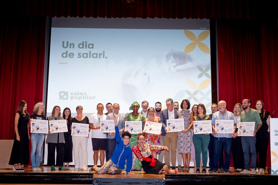 Caixa Popular i la seua plantilla destinen 90.000€ a projectes socials amb les ajudes 'Un dia de Salari' Caixa Popular i la seua plantilla destinen 90.000€ a projectes socials amb les ajudes 'Un dia de Salari'