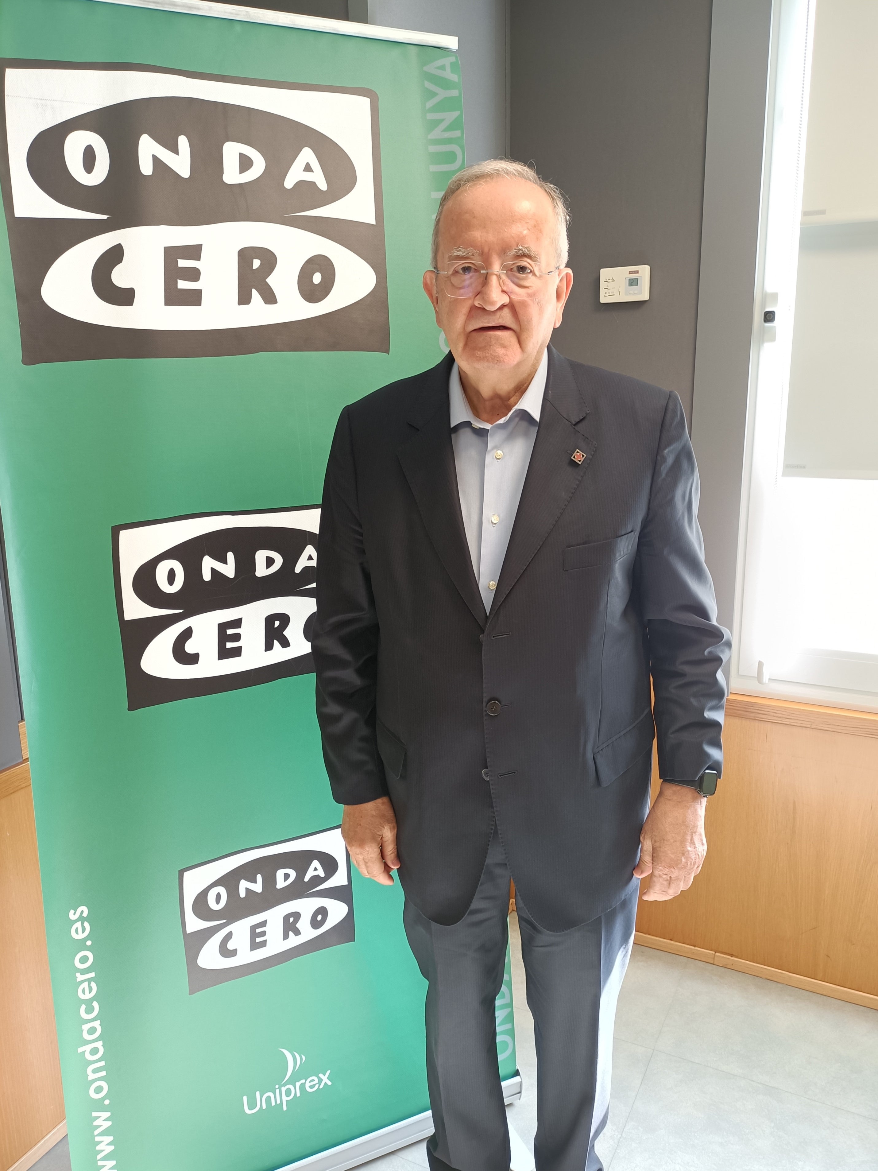 Microscopi en masculí amb Josep González, president de la Fundació PIMEC. Microscopi en masculí amb Josep González, president de la Fundació PIMEC.