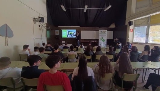 Aidescom fomenta el asociacionismo entre los jóvenes de la comarca con charlas y talleres Aidescom fomenta el asociacionismo entre los jóvenes de la comarca con charlas y talleres