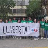 Profesores ante el IES José María Parra de Alzira Profesores ante el IES José María Parra de Alzira
