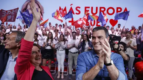 Pedro Sánchez junto a Teresa Ribera y José Luis Rodríguez Zapatero en el primer acto de campaña del PSOE para el 9J Pedro Sánchez junto a Teresa Ribera y José Luis Rodríguez Zapatero en el primer acto de campaña del PSOE para el 9J