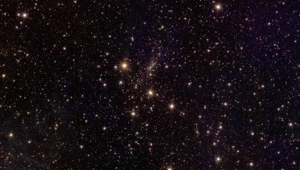 Imagen de la misión Euclid del cúmulo de galaxias Abell 2390, que muestra alrededor de 50.000 galaxias.