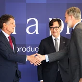 El Rei d'Espanya, Felip V, saludant al president del Cercle, Jaume Guardiola, amb la presència del socialista, Salvador Illa El Rei d'Espanya, Felip V, saludant al president del Cercle, Jaume Guardiola, amb la presència del socialista, Salvador Illa