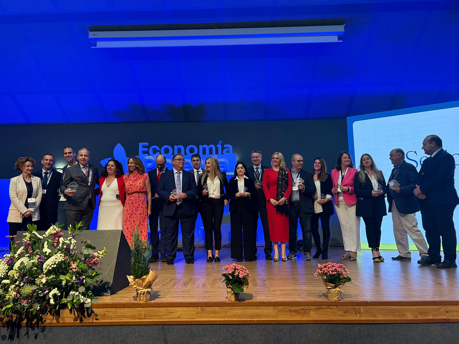 La Consejera Elena Manzano destaca la política de atracción de empresas y personas en la que trabaja la Junta de Extremadura La Consejera Elena Manzano destaca la política de atracción de empresas y personas en la que trabaja la Junta de Extremadura