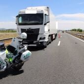 Investigan al conductor de un camión