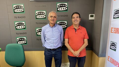 El economista Javier Puebla y el comercial de Inmourbana Manuel Rocamora.