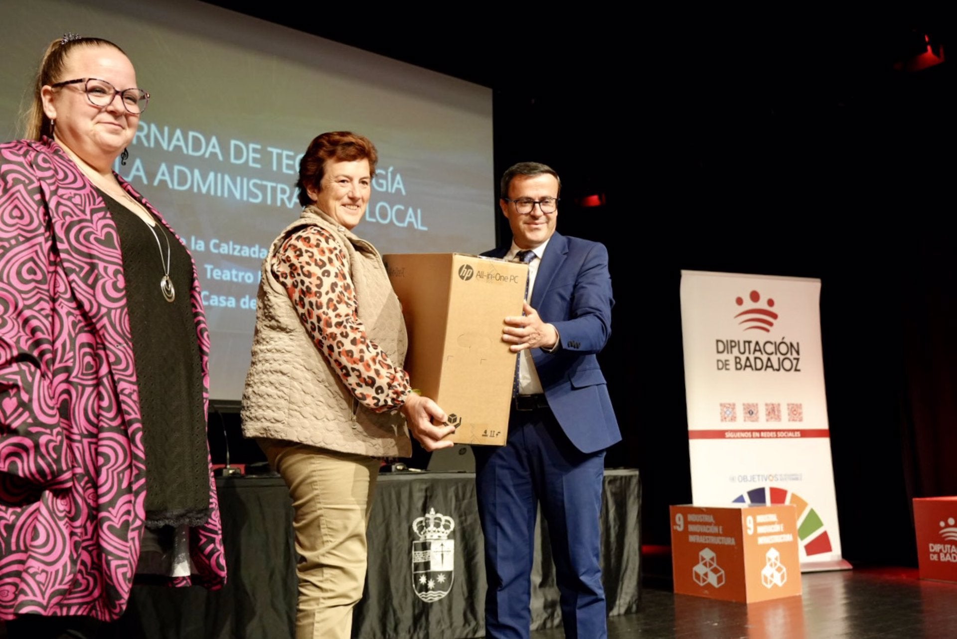 La Diputación de Badajoz entrega más de 700 equipos informáticos a distintos ayuntamientos de la provincia pacense La Diputación de Badajoz entrega más de 700 equipos informáticos a distintos ayuntamientos de la provincia pacense