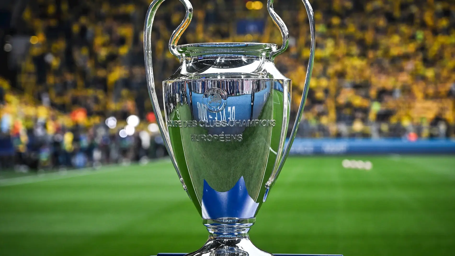Imagen de archivo del trofeo de la Champions League.