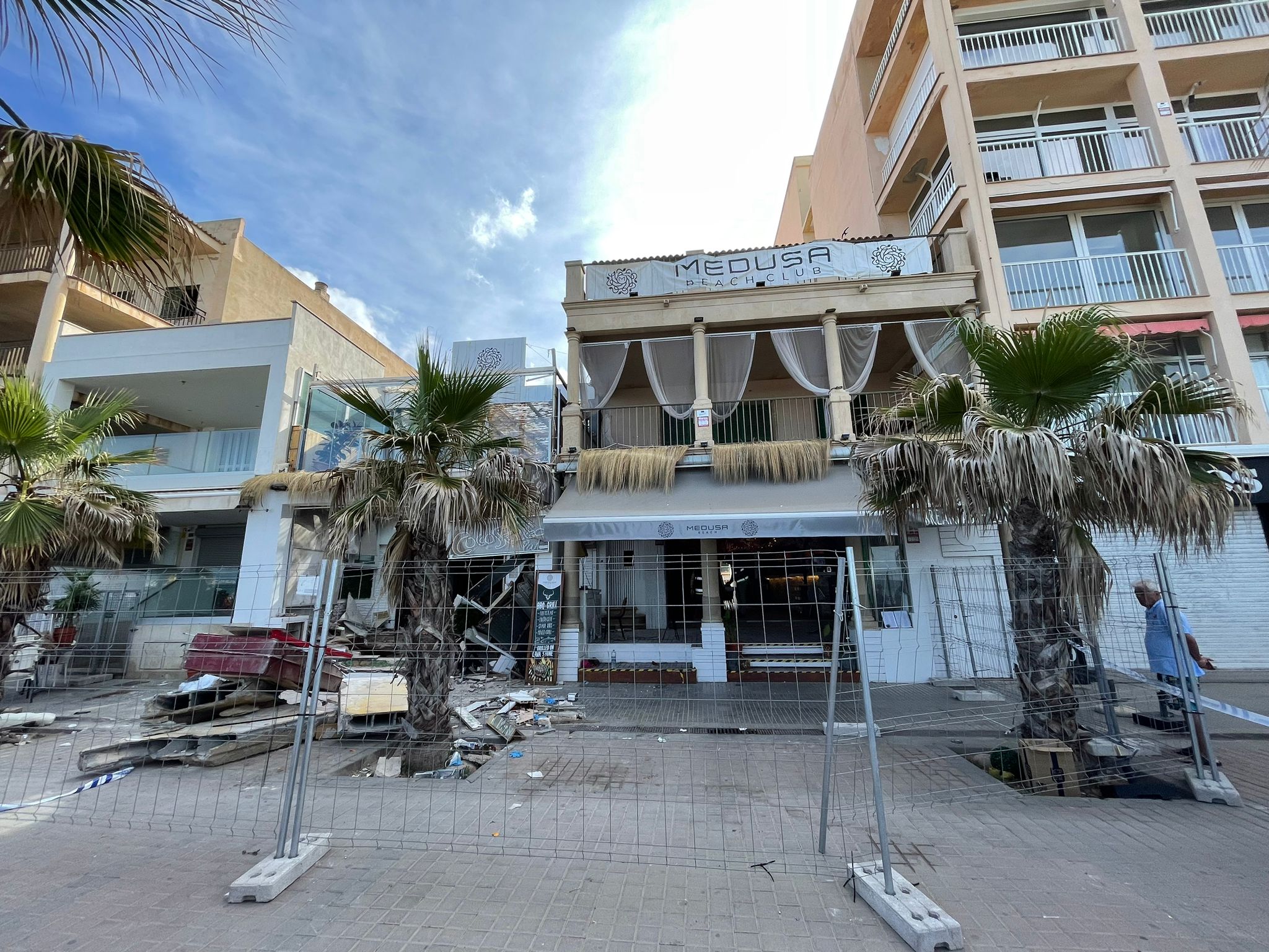 El Colegio de Aparejadores destaca la "diligencia" de Ayuntamiento de Palma tras clausurar el local contiguo al Medusa Beach Club El Colegio de Aparejadores destaca la "diligencia" de Ayuntamiento de Palma tras clausurar el local contiguo al Medusa Beach Club