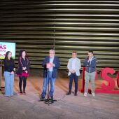 Pegada de carteles en Badajoz