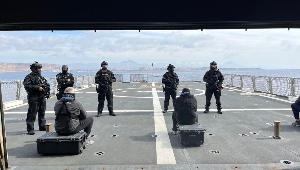 Simulación del traslado de los detenidos 