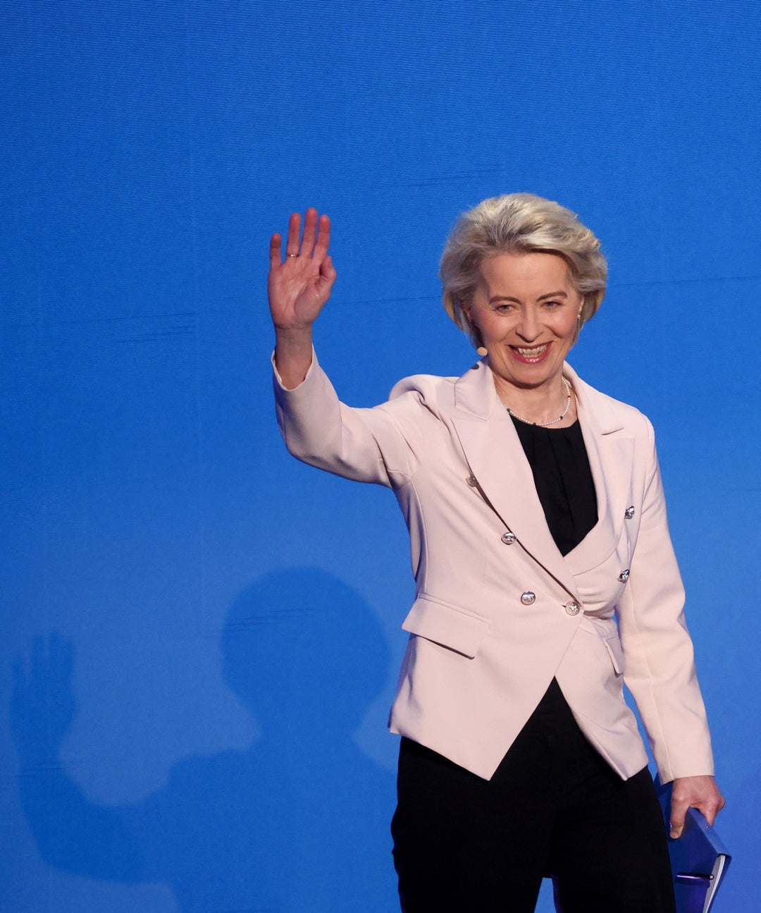 Von der Leyen se abre a pactar con Meloni para seguir presidiendo la Comisión Europea Von der Leyen se abre a pactar con Meloni para seguir presidiendo la Comisión Europea