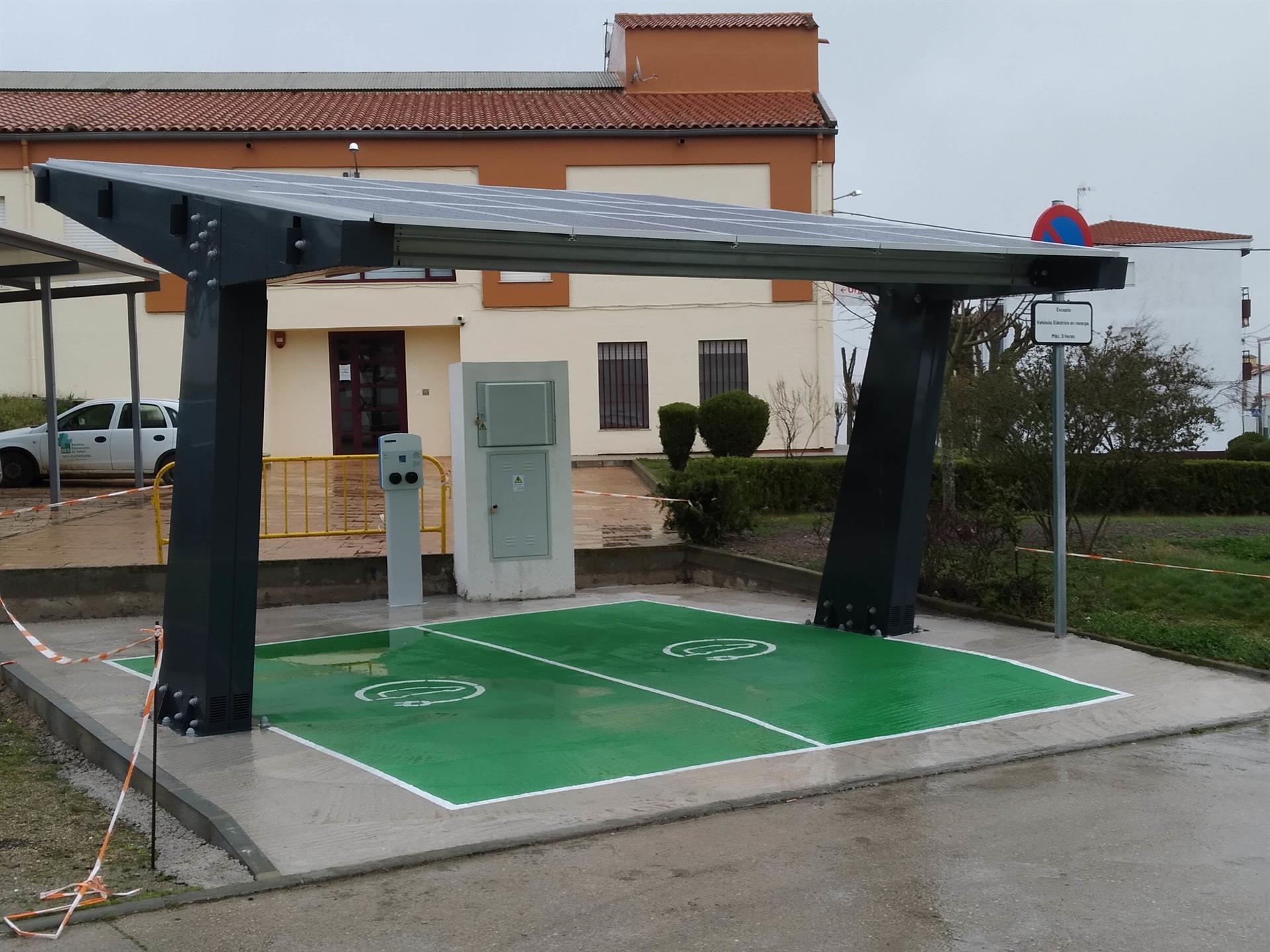 La Diputación de Cáceres licita por 2,5 millones la red provincial de recarga de vehículos eléctricos La Diputación de Cáceres licita por 2,5 millones la red provincial de recarga de vehículos eléctricos