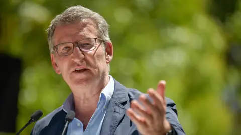 El líder del PP, Alberto Núñez Feijóo, durante un acto electoral Feijóo desafía a Sánchez a frenar la ley de amnistía y someterla a un referéndum constitucional