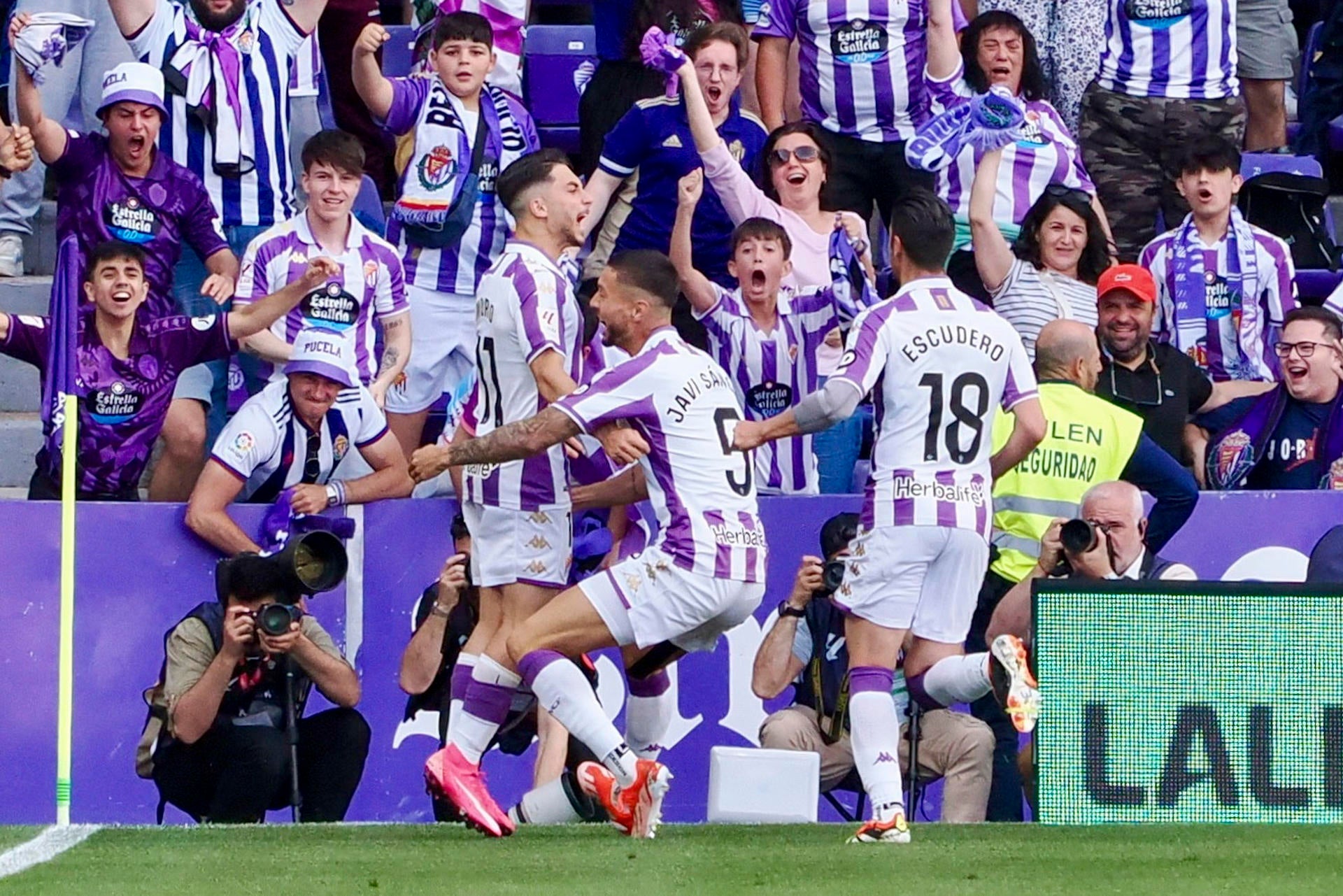 El Valladolid vuelve a Primera División un año después y Leganés y Eibar se jugarán el ascenso directo El Valladolid vuelve a Primera División un año después y Leganés y Eibar se jugarán el ascenso directo