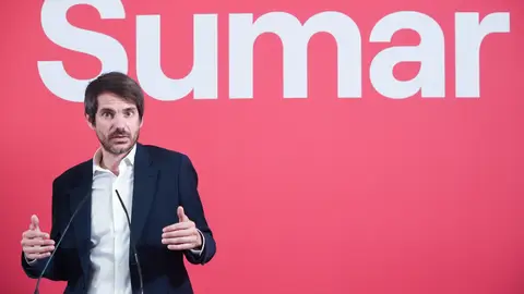 El portavoz de Sumar, Ernest Urtasun, ha criticado la "opacidad" del PSOE sobre el acuerdo de 1.130 millones en Defensa para enviar armas a Ucrania El portavoz de Sumar, Ernest Urtasun, ha criticado la "opacidad" del PSOE sobre el acuerdo de 1.130 millones en Defensa para enviar armas a Ucrania