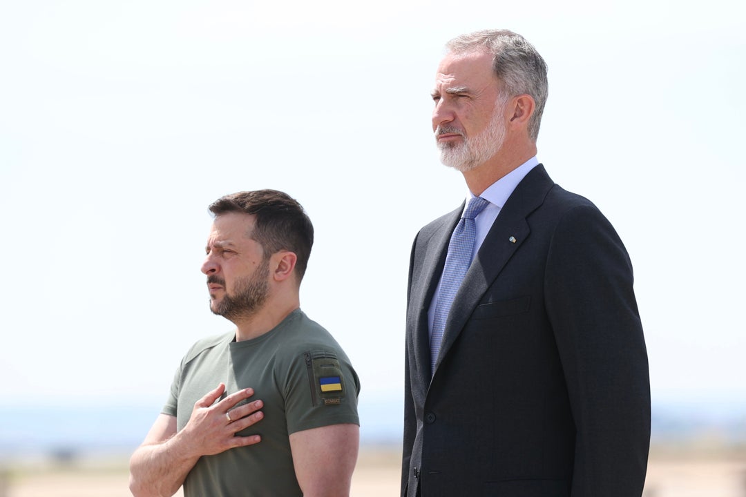 El rey recibe a Zelenski en el aeropuerto de Barajas El rey recibe a Zelenski en el aeropuerto de Barajas