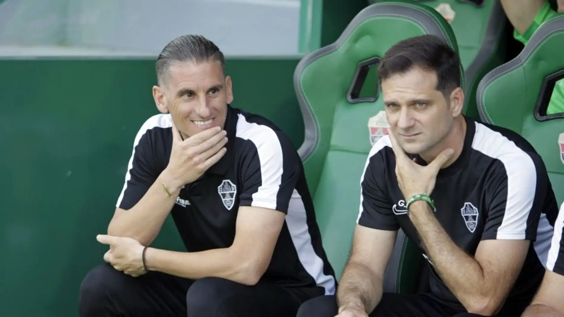 Sebastián Beccacece, entrenador del Elche, junto a su segundo técnico, Guille Marino