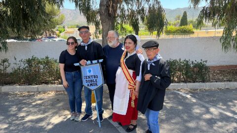 Los falleros mayores, el Abanderado, el presidente y la directora del Doble Amor