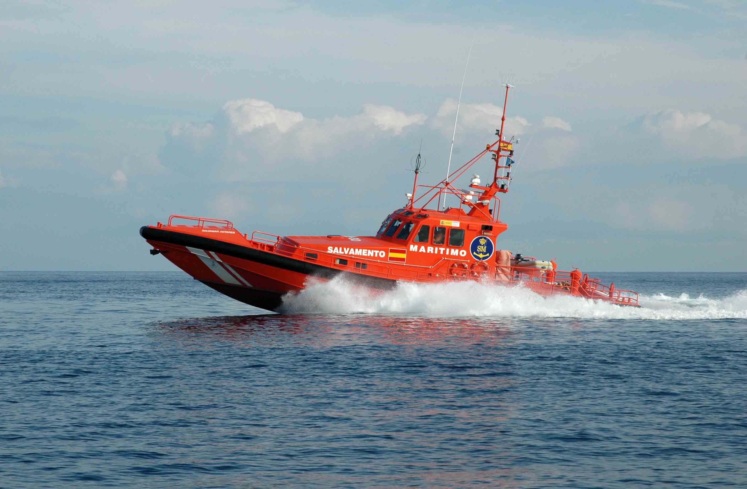 Interceptadas 8 personas en una patera a 14 millas de la isla de Formentera Interceptadas 8 personas en una patera a 14 millas de la isla de Formentera