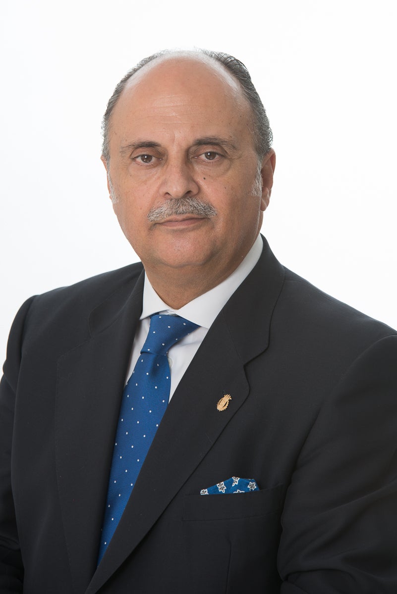El Doctor Pedro Hidalgo renueva su mandato al frente del Colegio de Médicos de la provincia de Badajoz El Doctor Pedro Hidalgo renueva su mandato al frente del Colegio de Médicos de la provincia de Badajoz