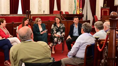 Instantes de la reunión en el Ayuntamiento de Cádiz Instantes de la reunión en el Ayuntamiento de Cádiz