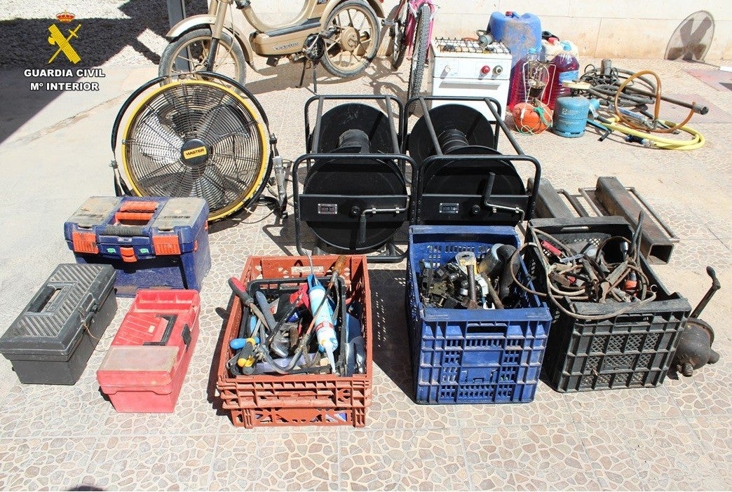 Detenidas nueve personas por robar en explotaciones agrícolas y viviendas de Argamasilla de Alba Detenidas nueve personas por robar en explotaciones agrícolas y viviendas de Argamasilla de Alba